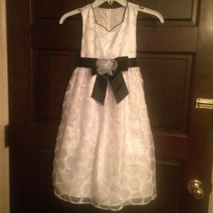 Child's Fancy White Girls Dress 6X